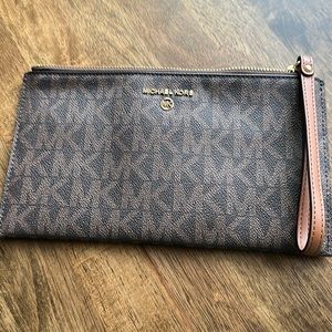 Michael Kors Wristlet, brand new never used